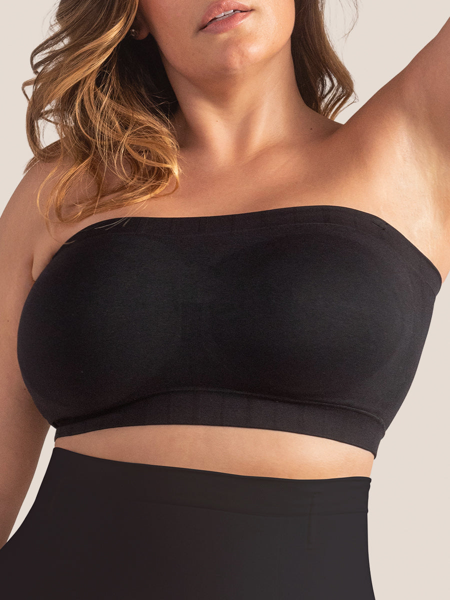 Vrouw draagt de zwarte Lissea bandeau bh